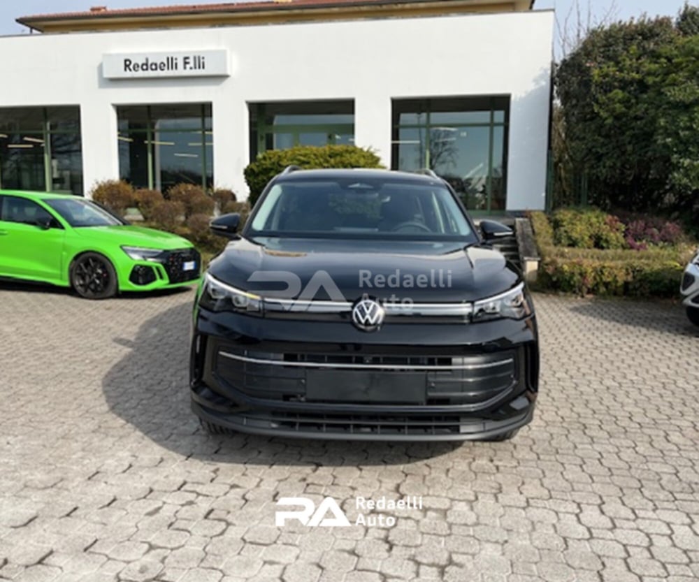 Volkswagen Tiguan nuova a Lecco (2)