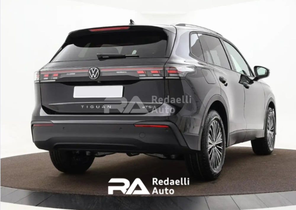 Volkswagen Tiguan nuova a Lecco (5)