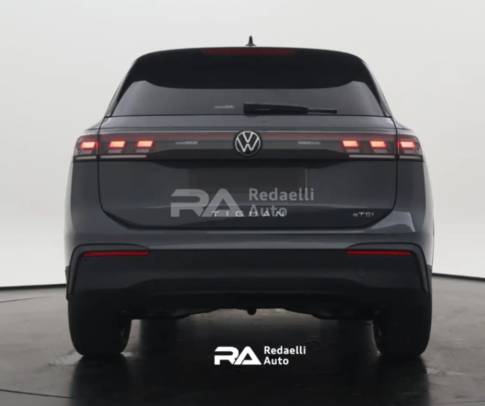 Volkswagen Tiguan nuova a Lecco (5)