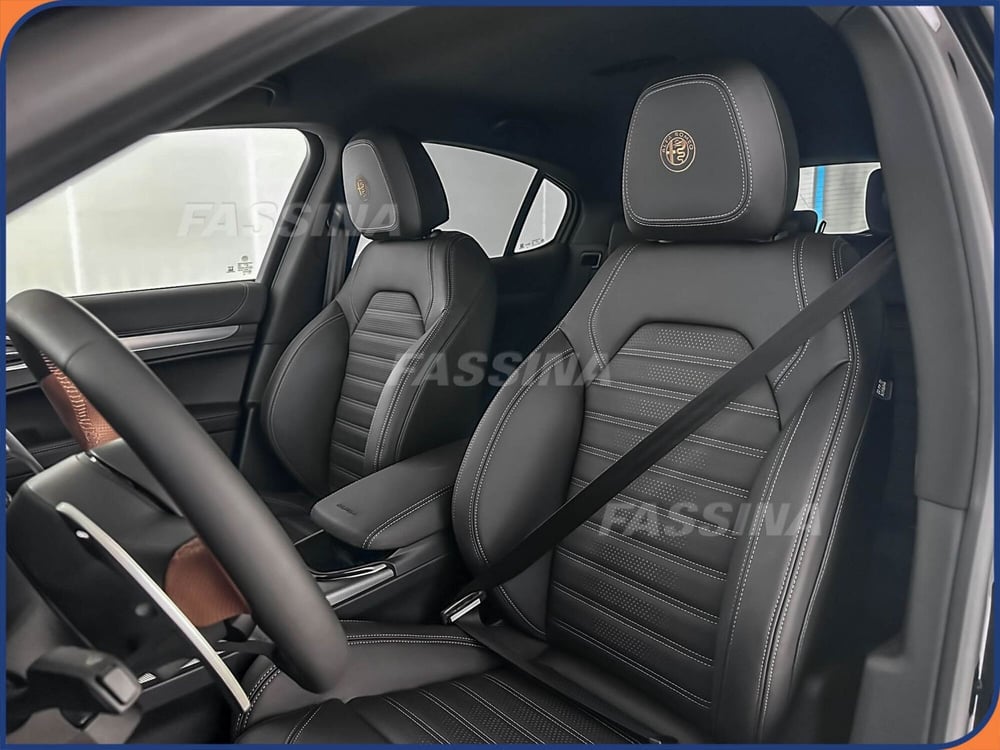Alfa Romeo Stelvio nuova a Milano (8)