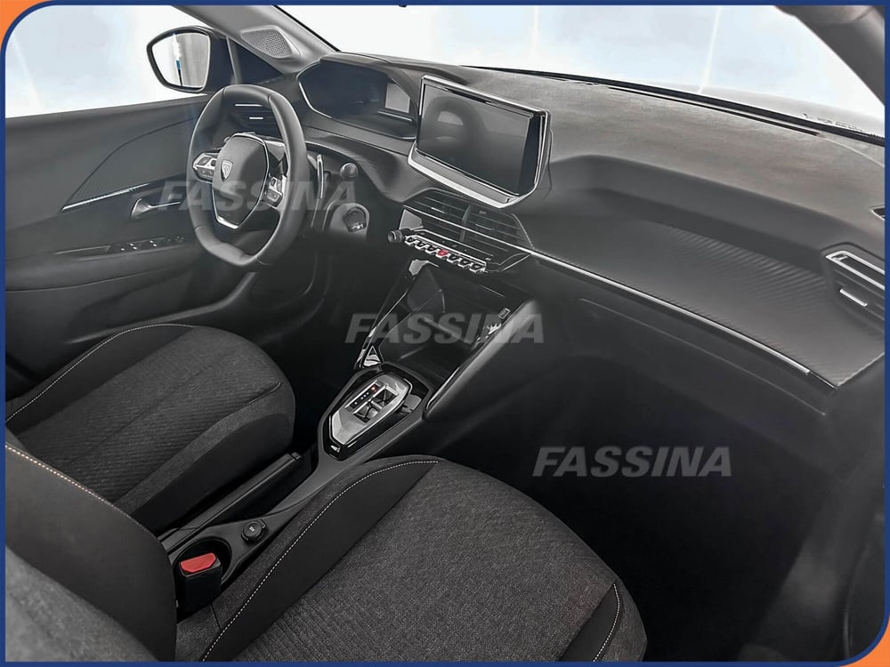 Peugeot 208 nuova a Milano (11)