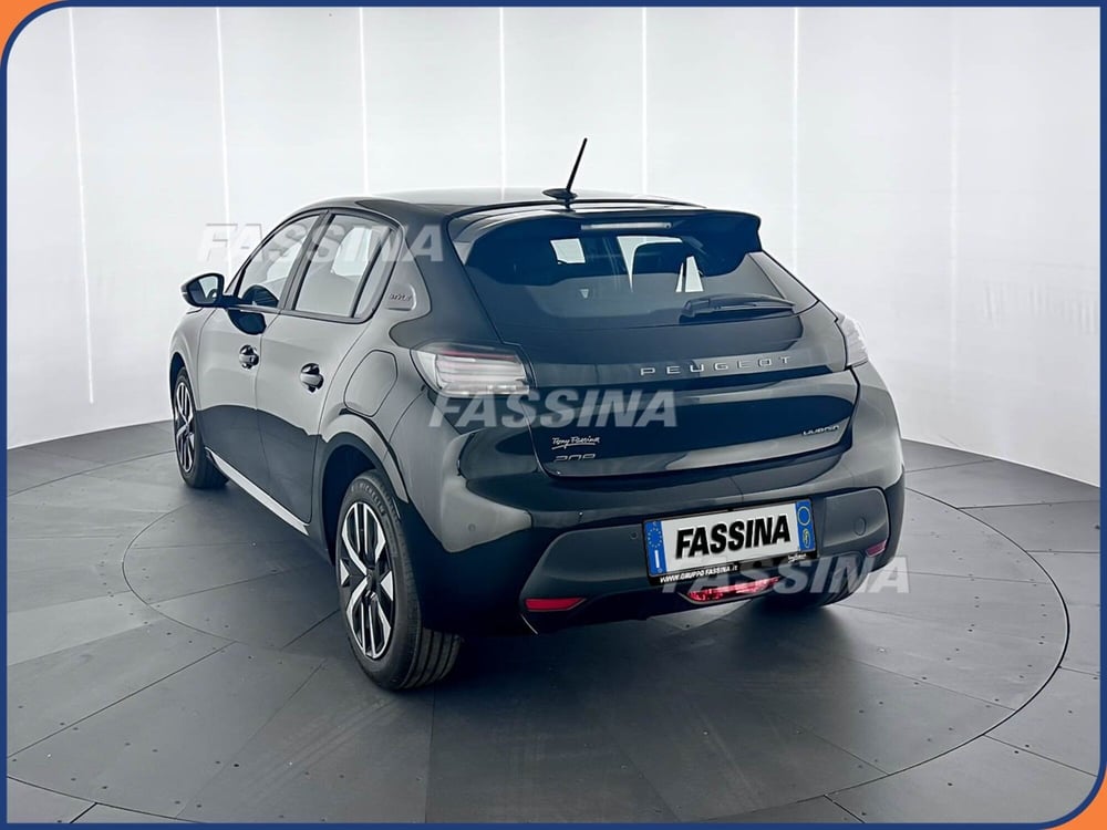 Peugeot 208 nuova a Milano (4)