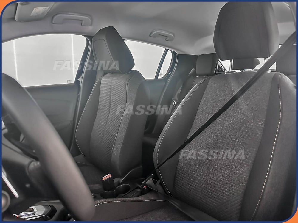 Peugeot 208 nuova a Milano (8)