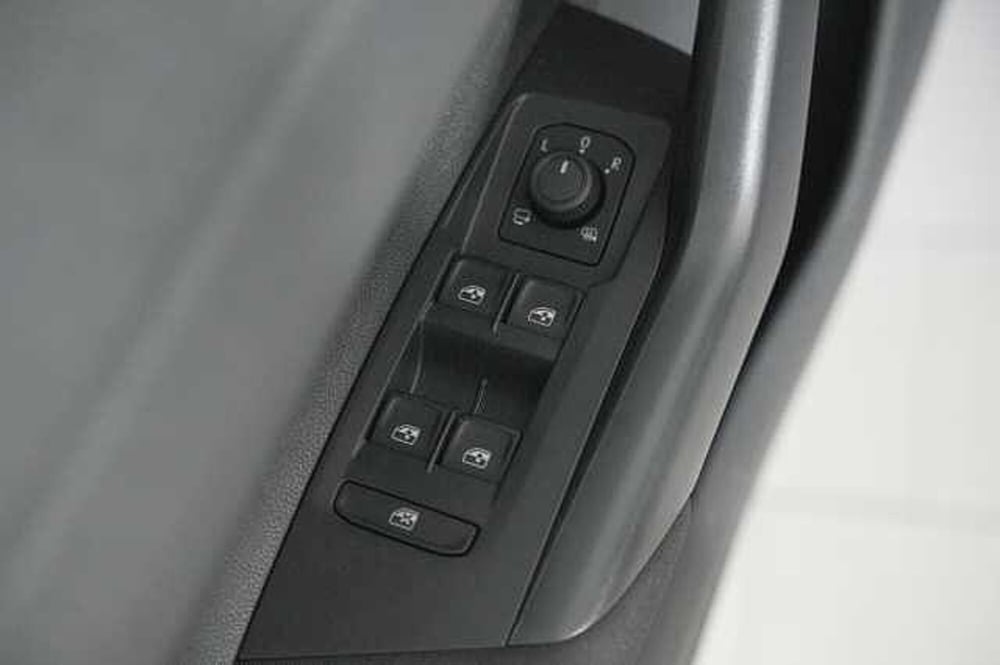 Volkswagen Taigo usata a Como (13)