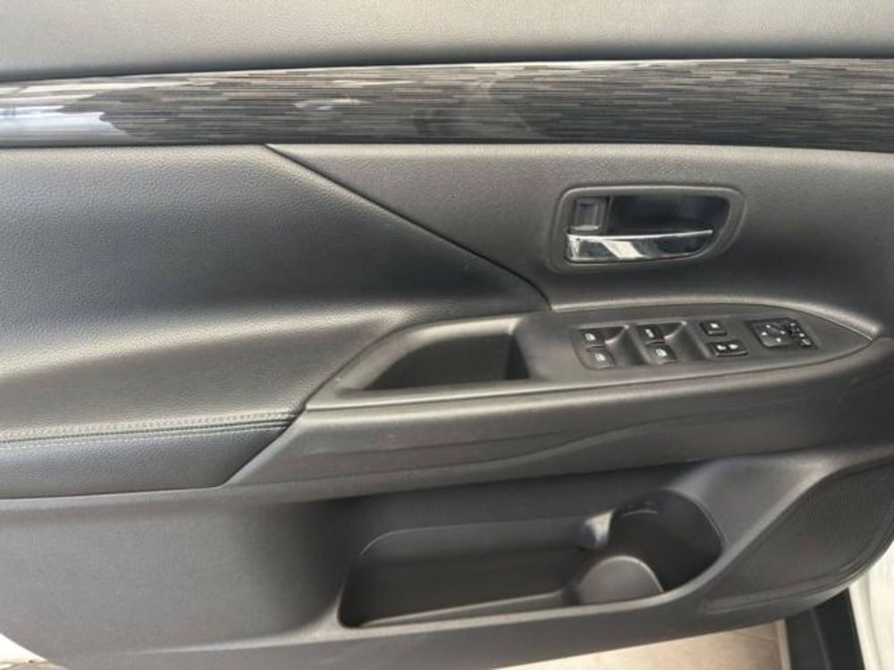 Mitsubishi Outlander usata a Milano (12)