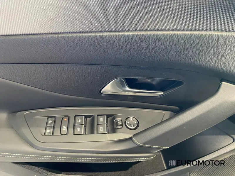Peugeot 408 usata a Bari (13)