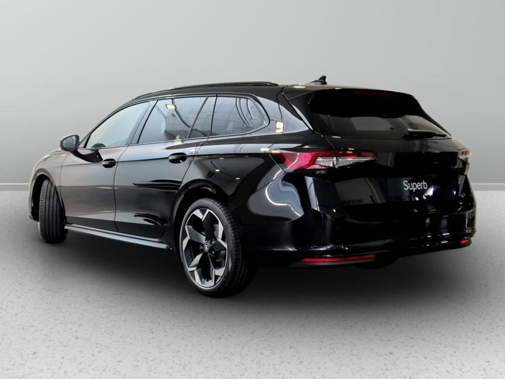 Skoda Superb Station Wagon nuova a Padova (3)