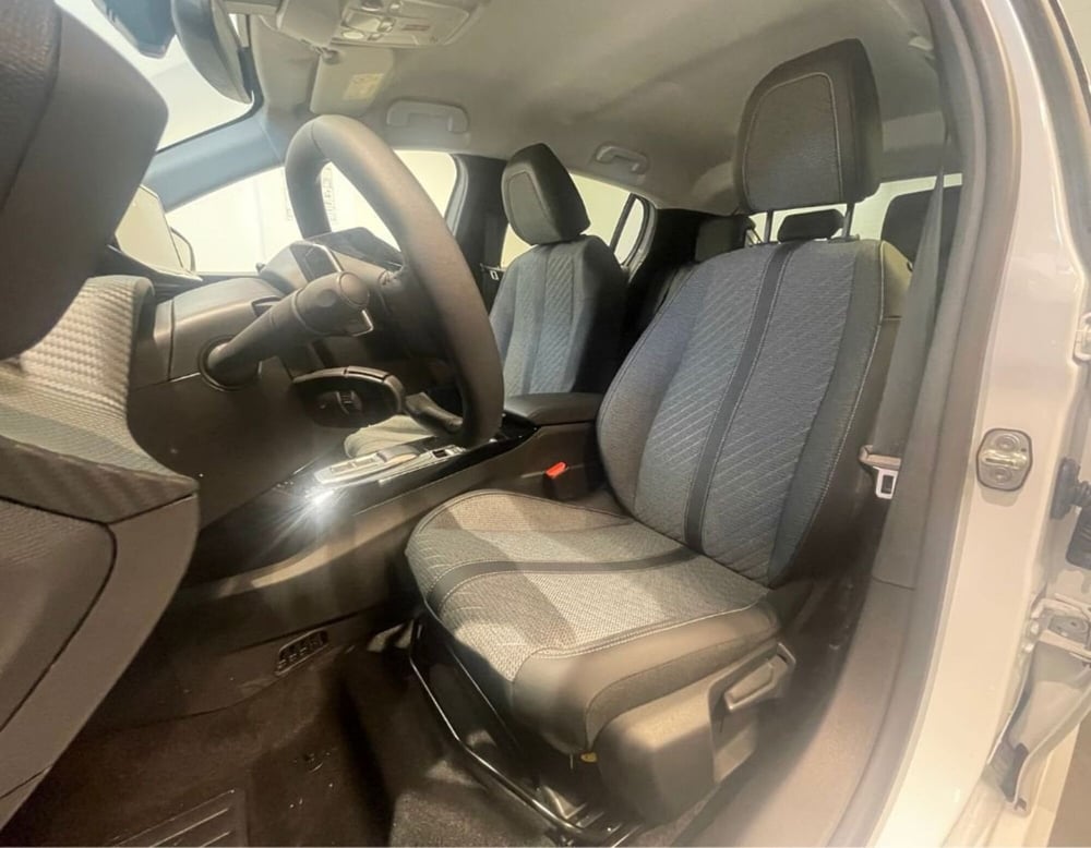 Peugeot 208 nuova a Ferrara (12)