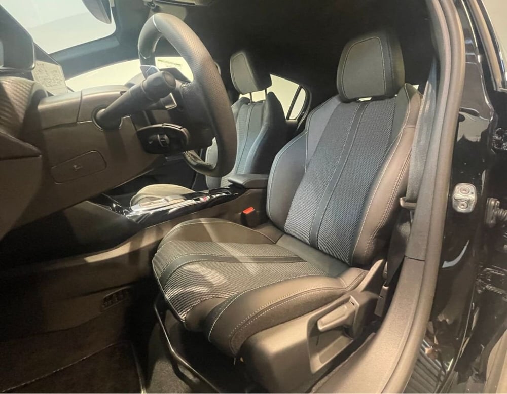 Peugeot 208 nuova a Ferrara (12)