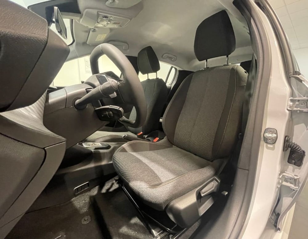Peugeot 208 nuova a Ferrara (12)