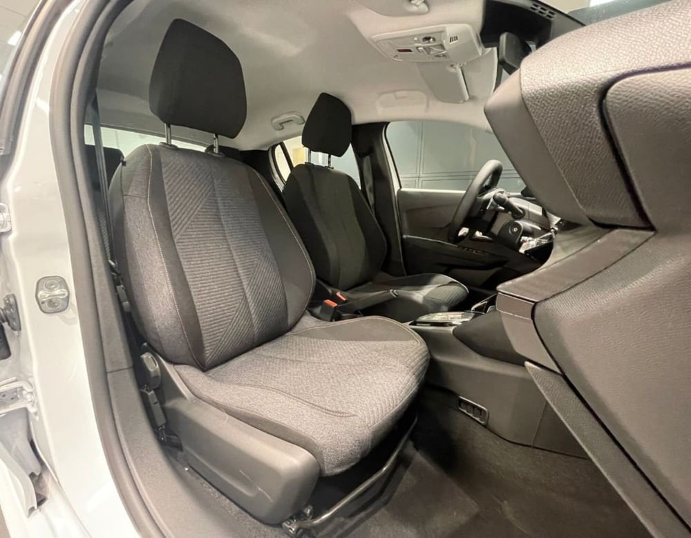 Peugeot 208 nuova a Ferrara (5)