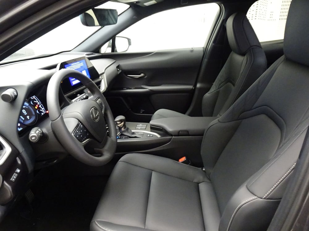 Lexus UX nuova a Treviso (10)