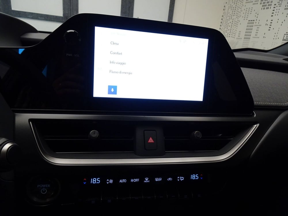 Lexus UX nuova a Treviso (17)