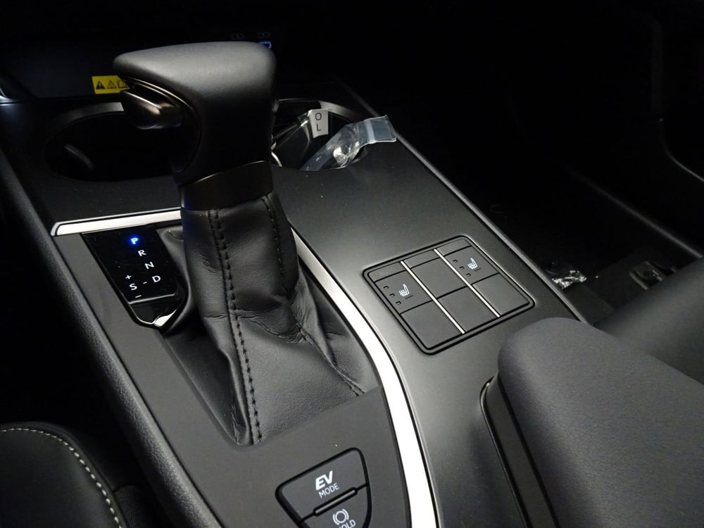 Lexus UX nuova a Treviso (18)