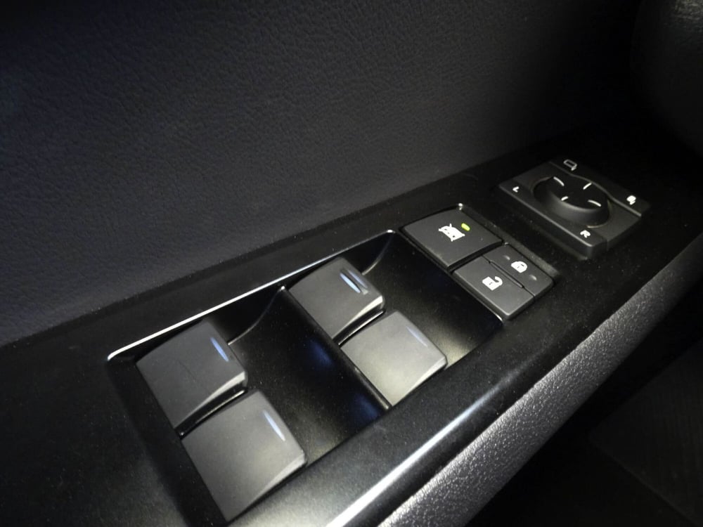 Lexus UX nuova a Treviso (19)