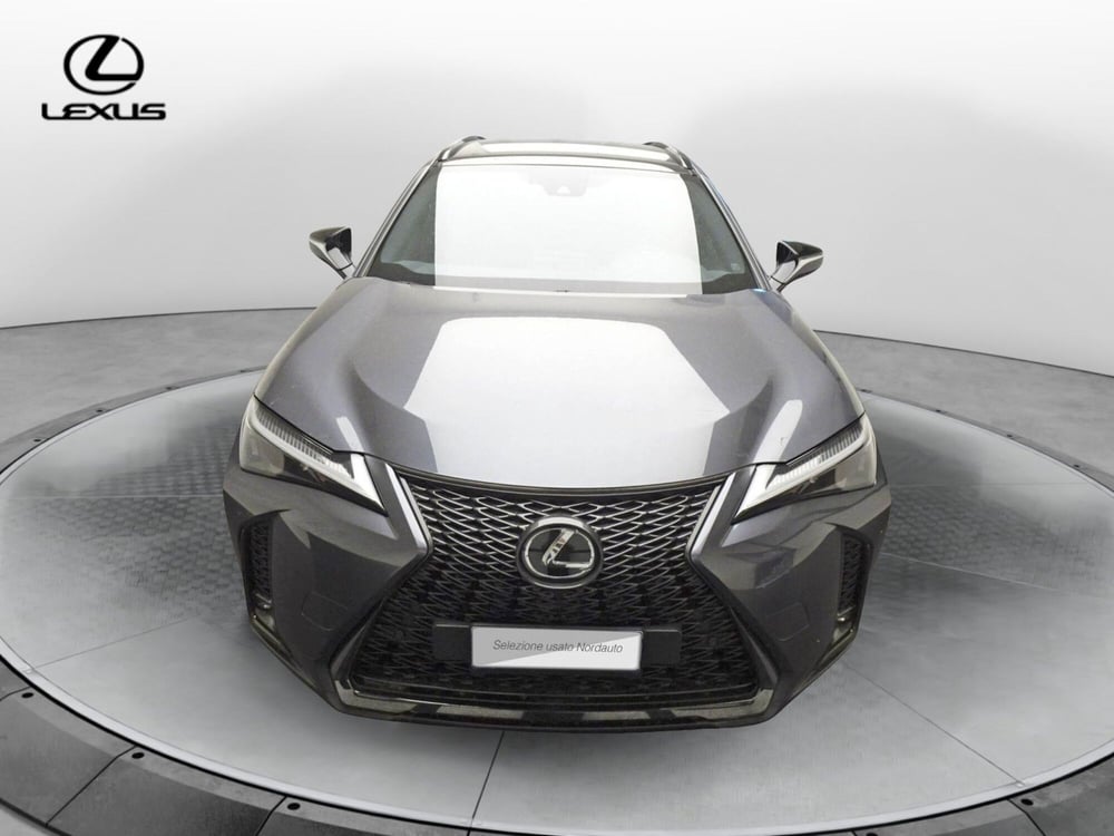 Lexus UX nuova a Treviso (2)