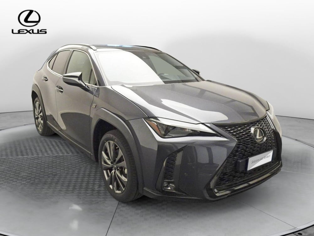 Lexus UX nuova a Treviso (3)