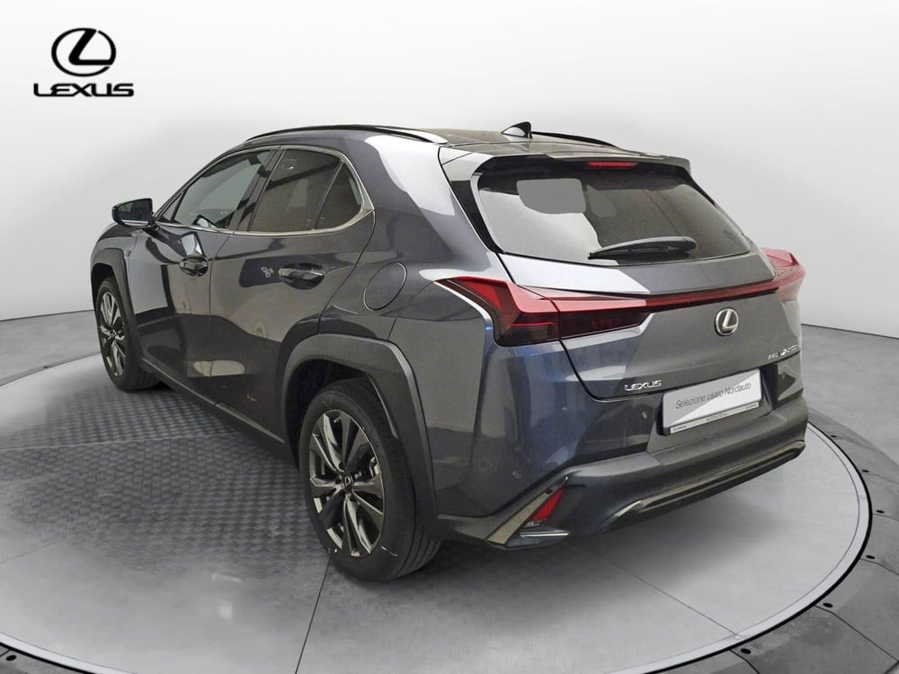 Lexus UX nuova a Treviso (5)