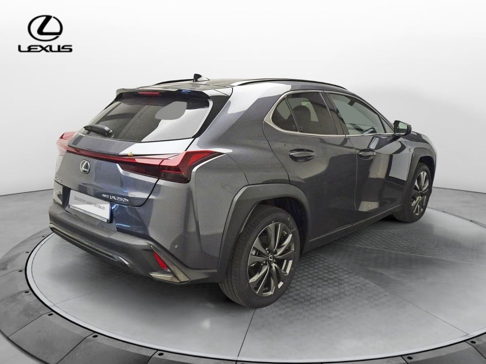 Lexus UX nuova a Treviso (7)