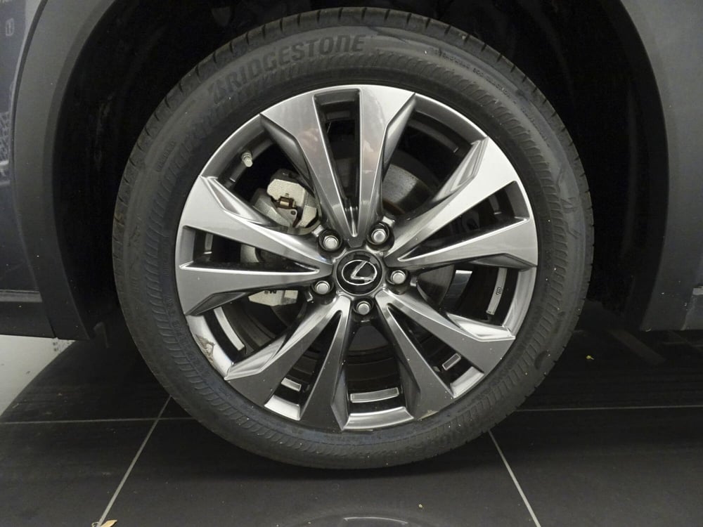 Lexus UX nuova a Treviso (8)