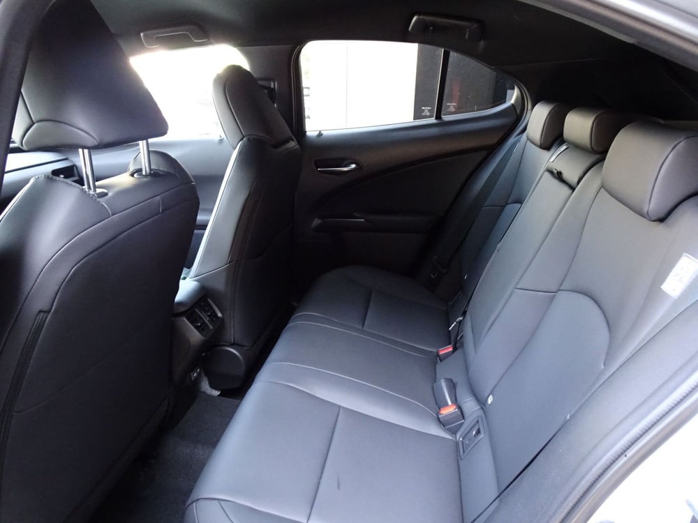 Lexus UX nuova a Treviso (10)