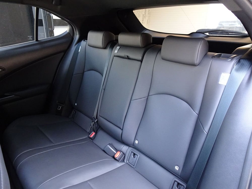 Lexus UX nuova a Treviso (11)