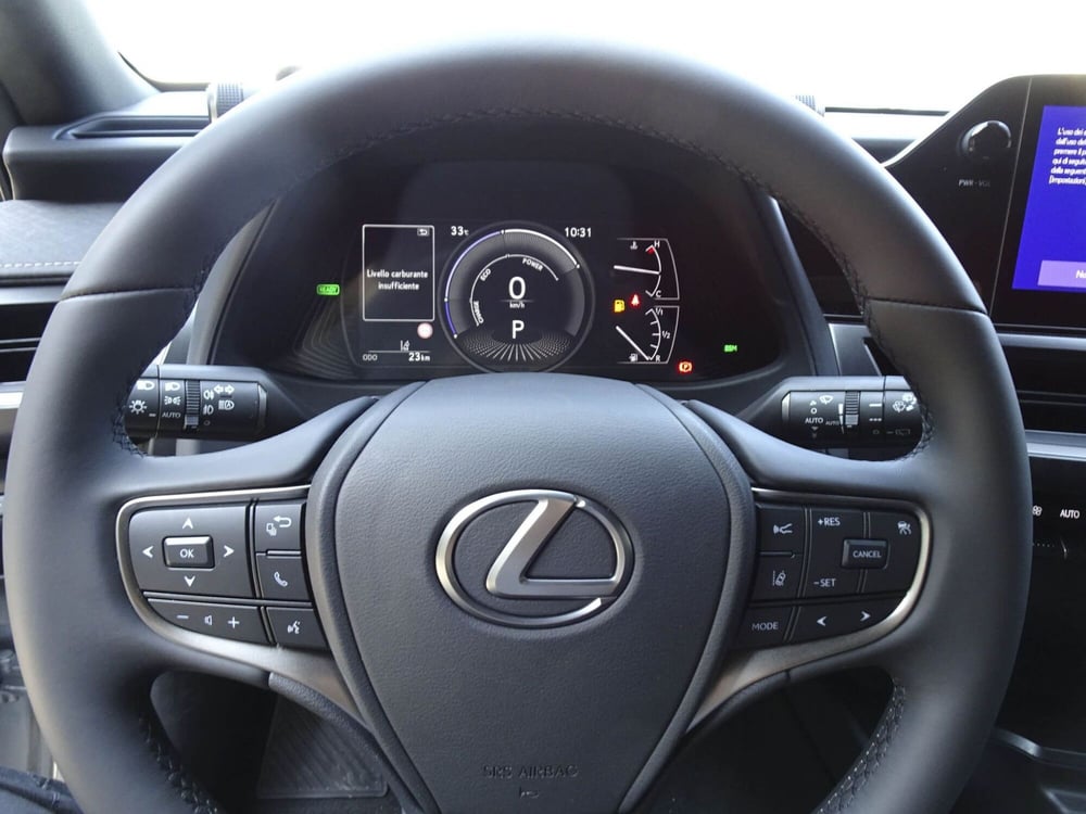 Lexus UX nuova a Treviso (13)