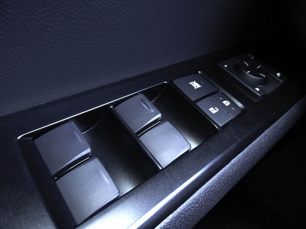 Lexus UX nuova a Treviso (15)