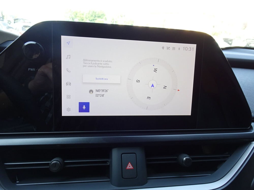 Lexus UX nuova a Treviso (16)