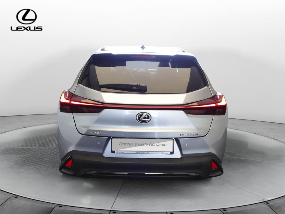 Lexus UX nuova a Treviso (5)