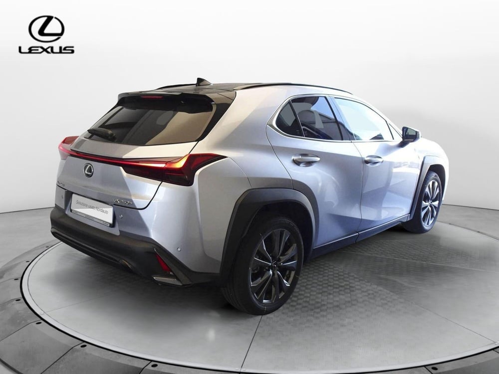 Lexus UX nuova a Treviso (6)