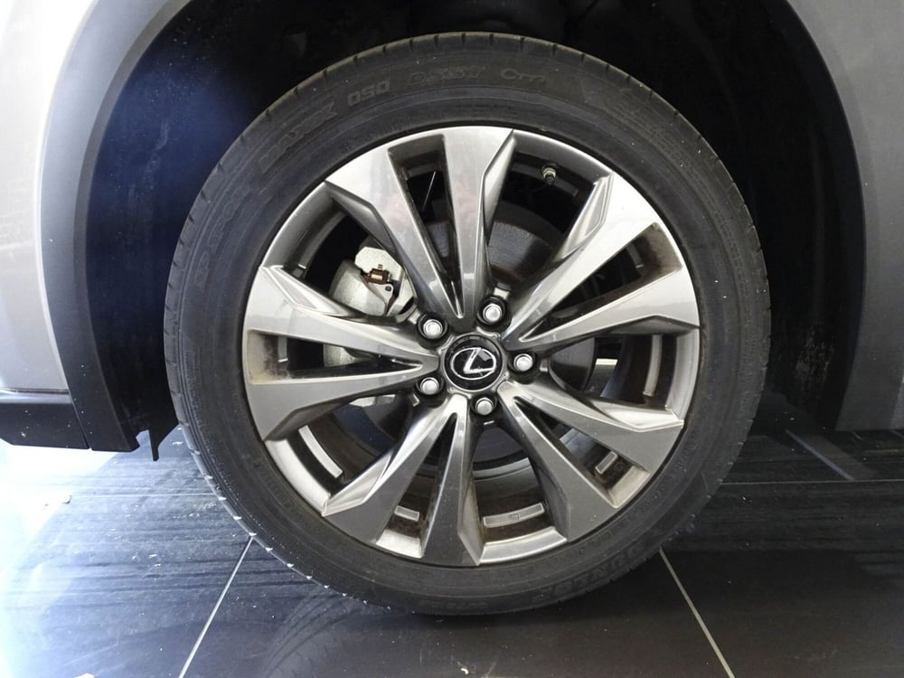 Lexus UX nuova a Treviso (7)