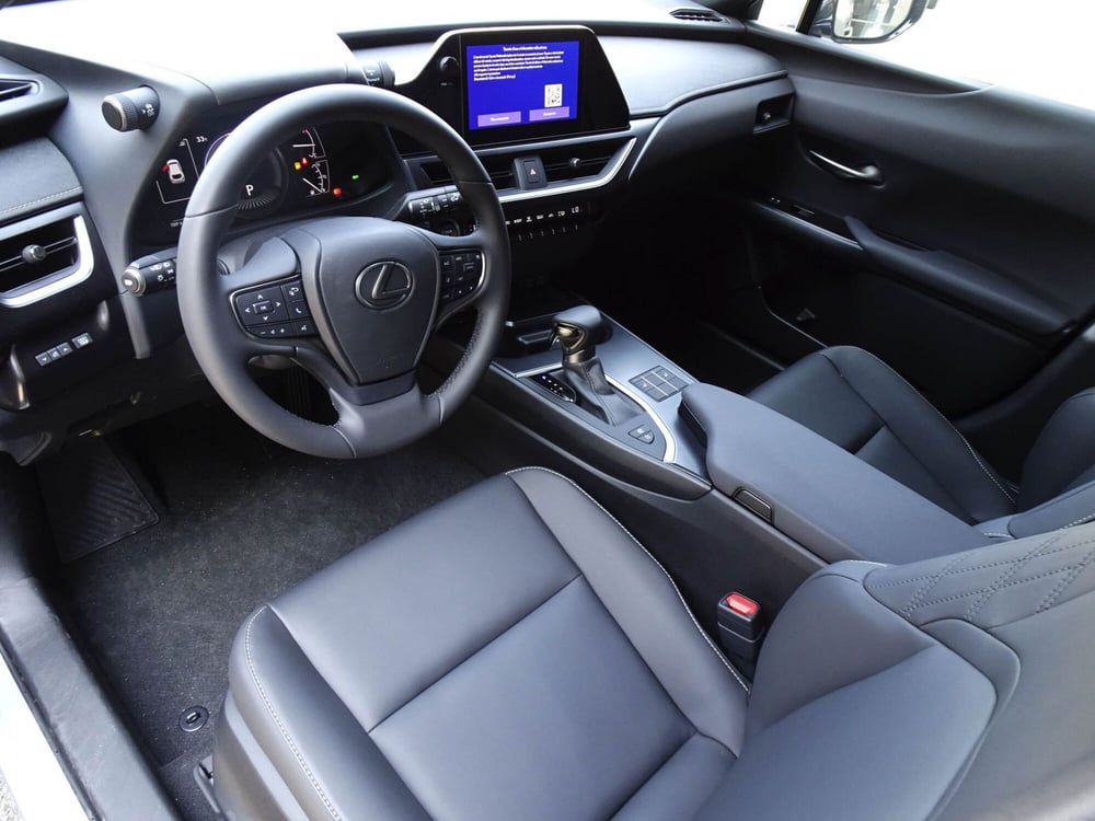 Lexus UX nuova a Treviso (8)
