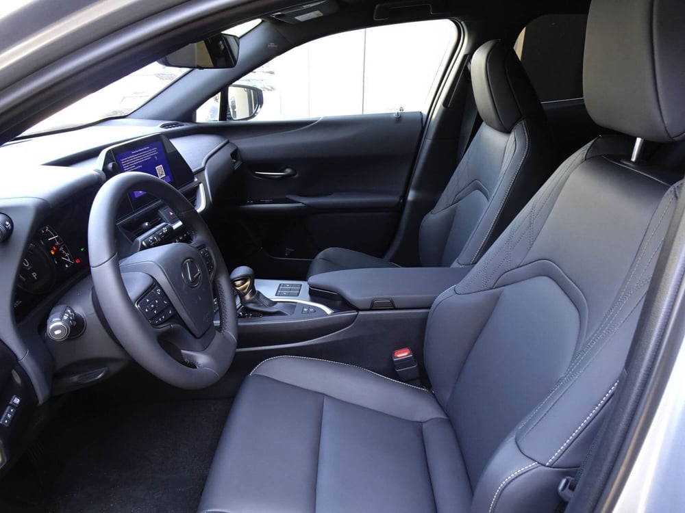 Lexus UX nuova a Treviso (9)