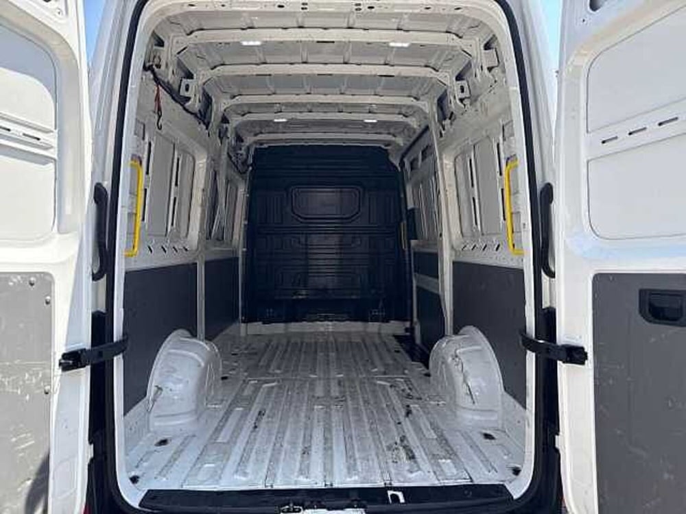 Volkswagen Veicoli Commerciali Crafter Furgone usata a Napoli (11)