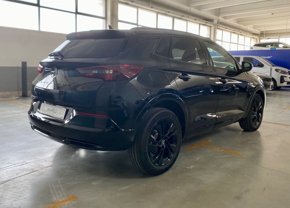 Opel Grandland nuova a Bari (8)