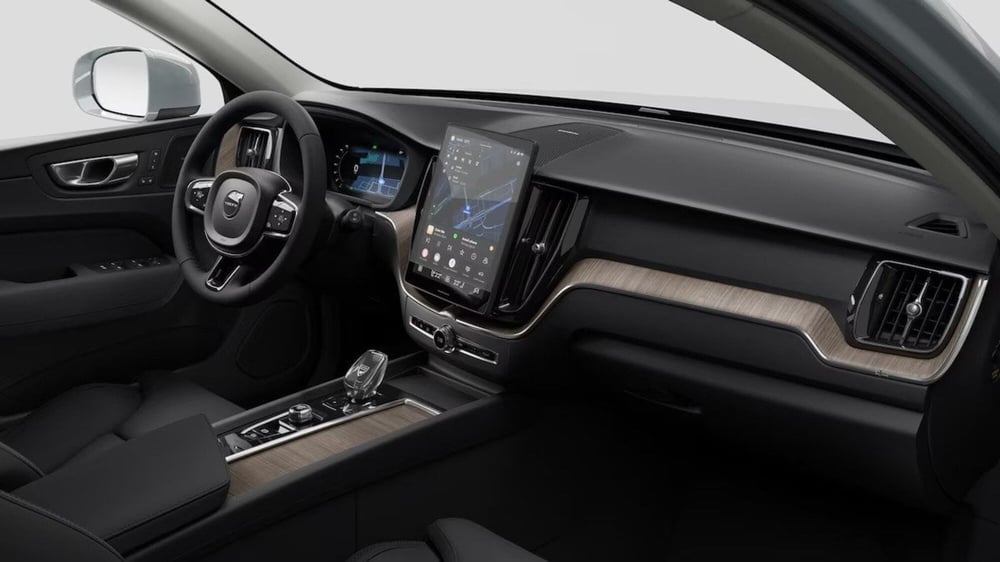 Volvo XC60 nuova a Como (6)