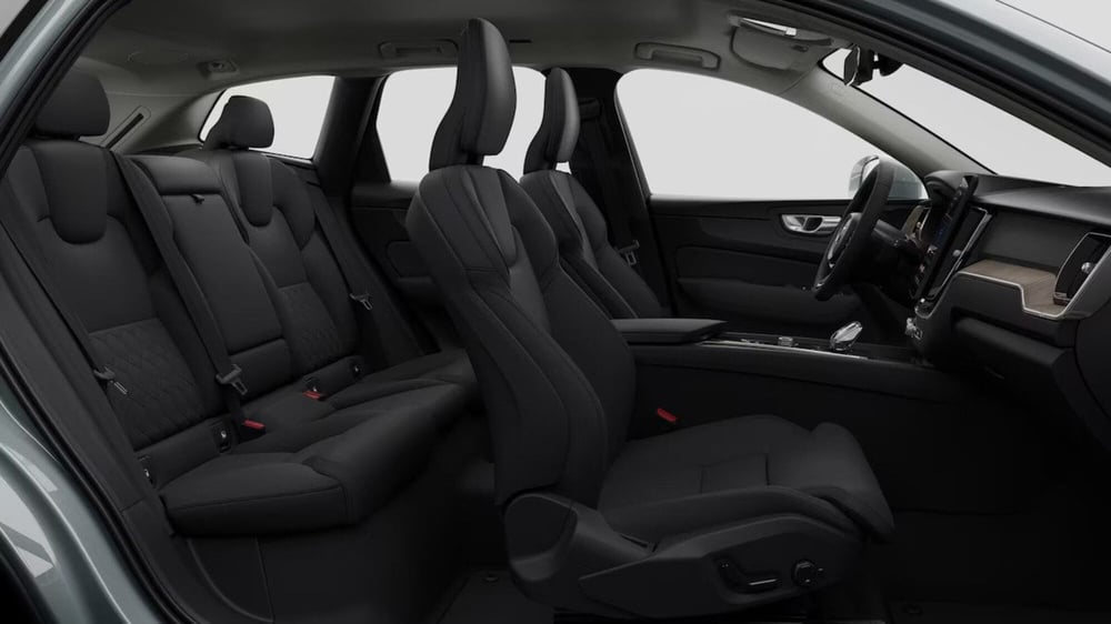 Volvo XC60 nuova a Como (7)