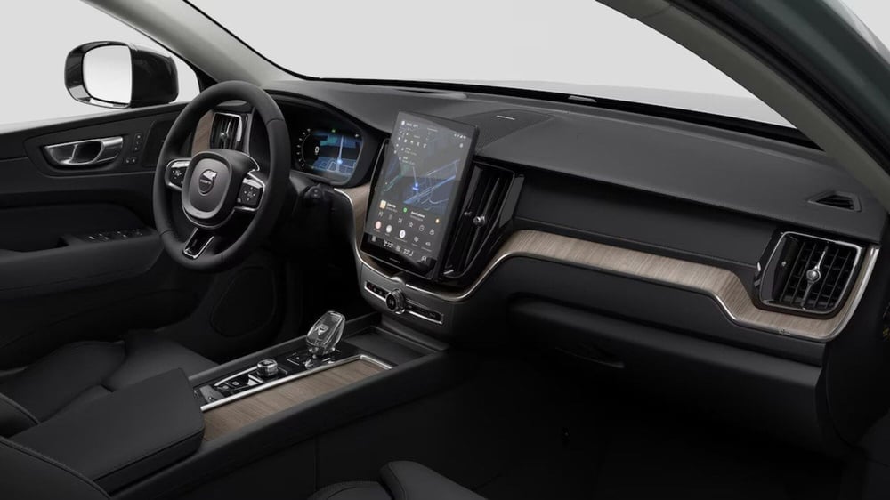 Volvo XC60 nuova a Como (6)