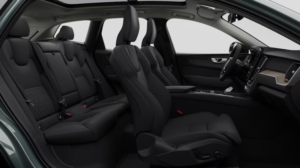Volvo XC60 nuova a Como (7)