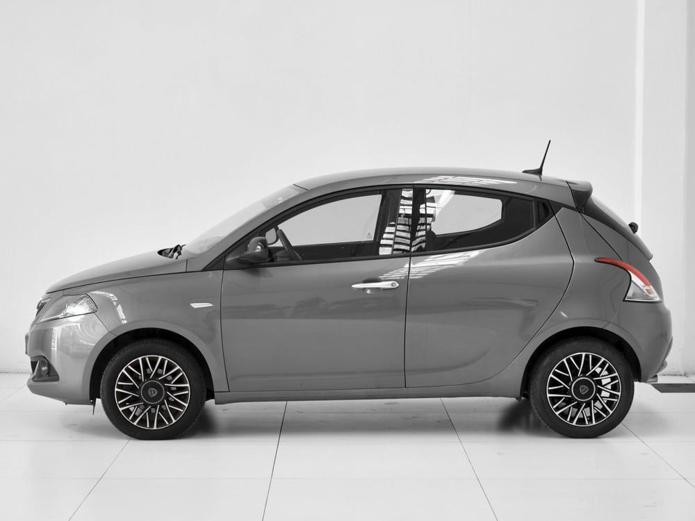 Lancia Ypsilon usata a Prato (3)
