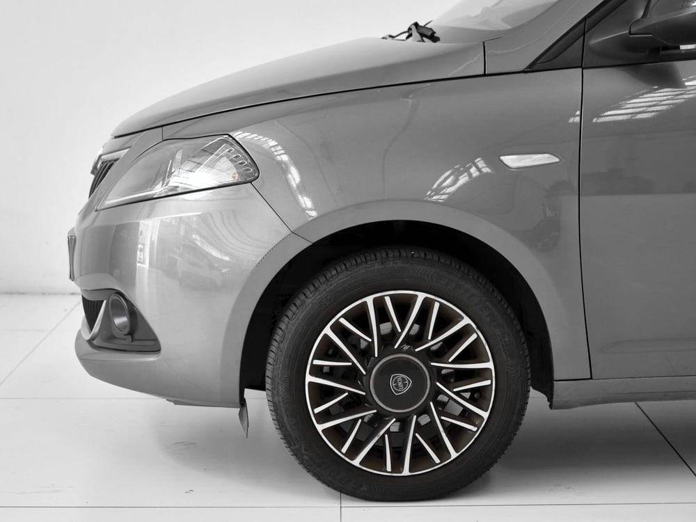 Lancia Ypsilon usata a Prato (5)