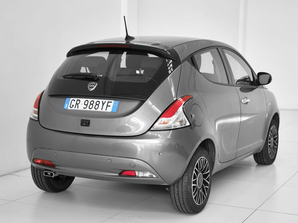 Lancia Ypsilon usata a Prato (7)
