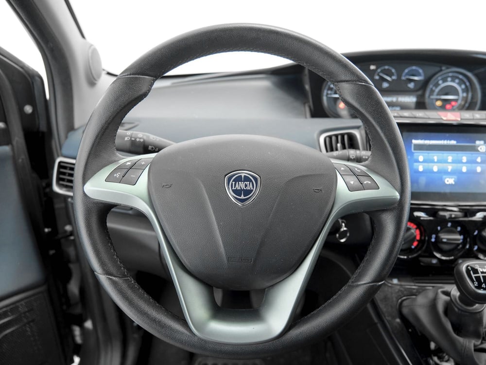 Lancia Ypsilon usata a Prato (8)