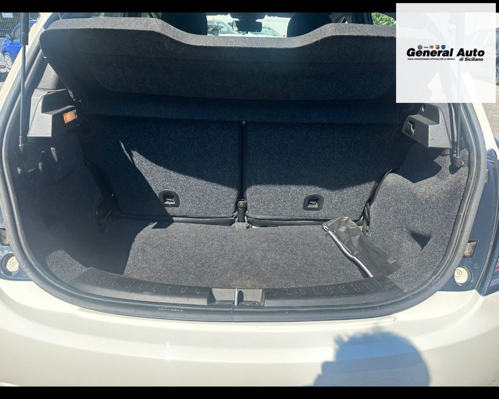 Lancia Ypsilon usata a Lucca (11)