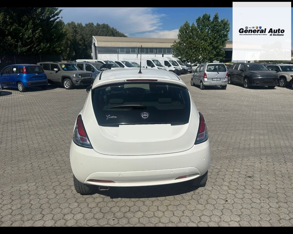 Lancia Ypsilon usata a Lucca (4)