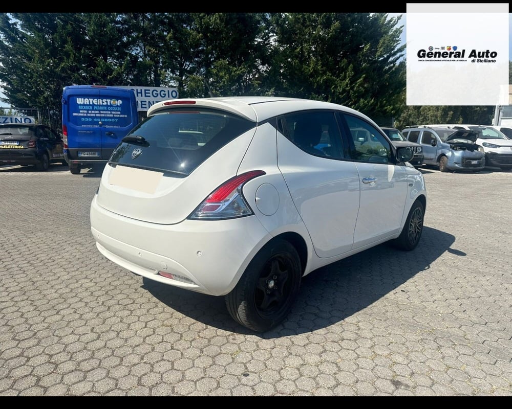 Lancia Ypsilon usata a Lucca (5)