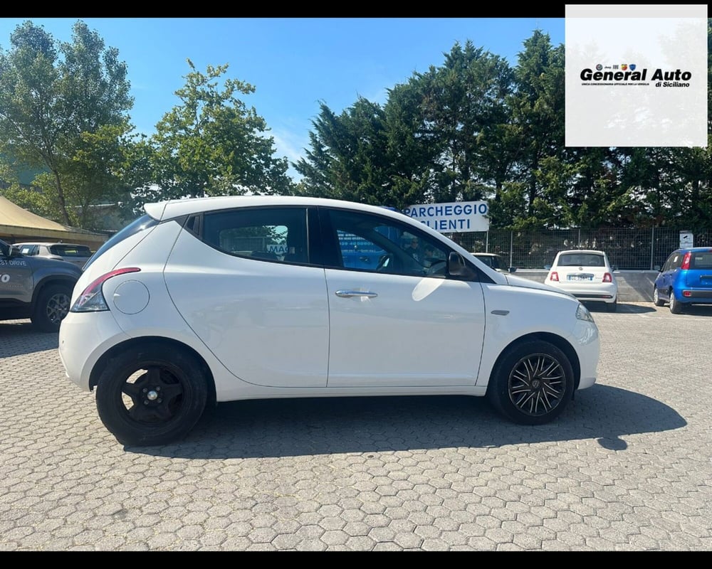 Lancia Ypsilon usata a Lucca (6)