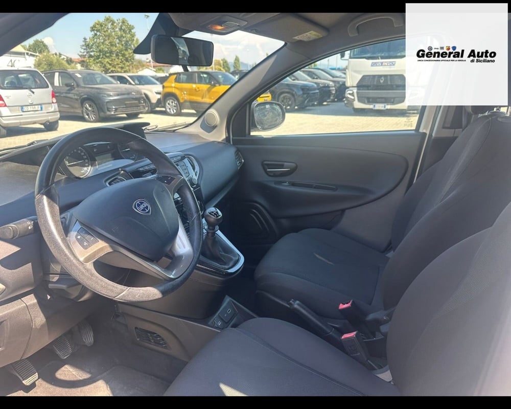 Lancia Ypsilon usata a Lucca (9)