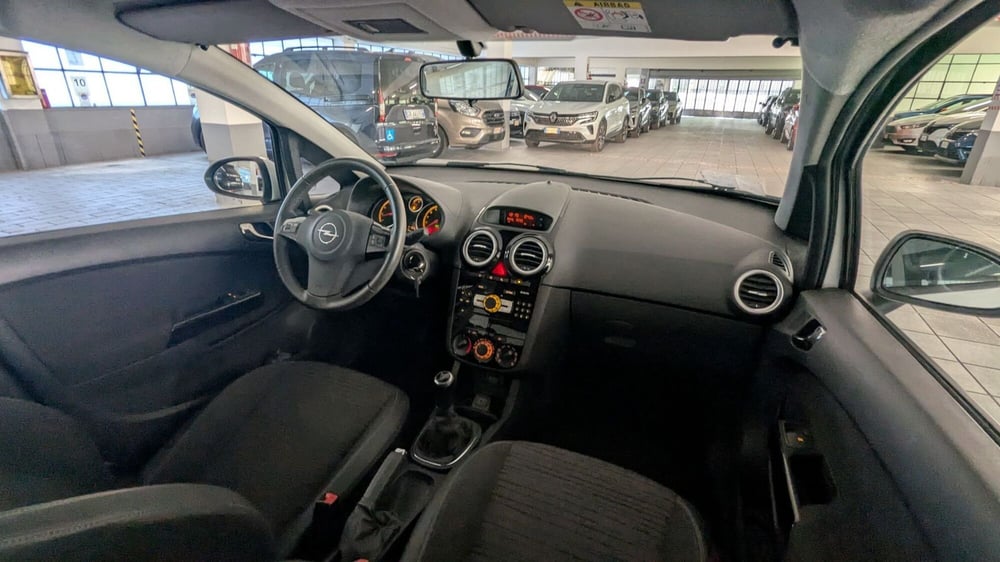 Opel Corsa usata a Milano (10)